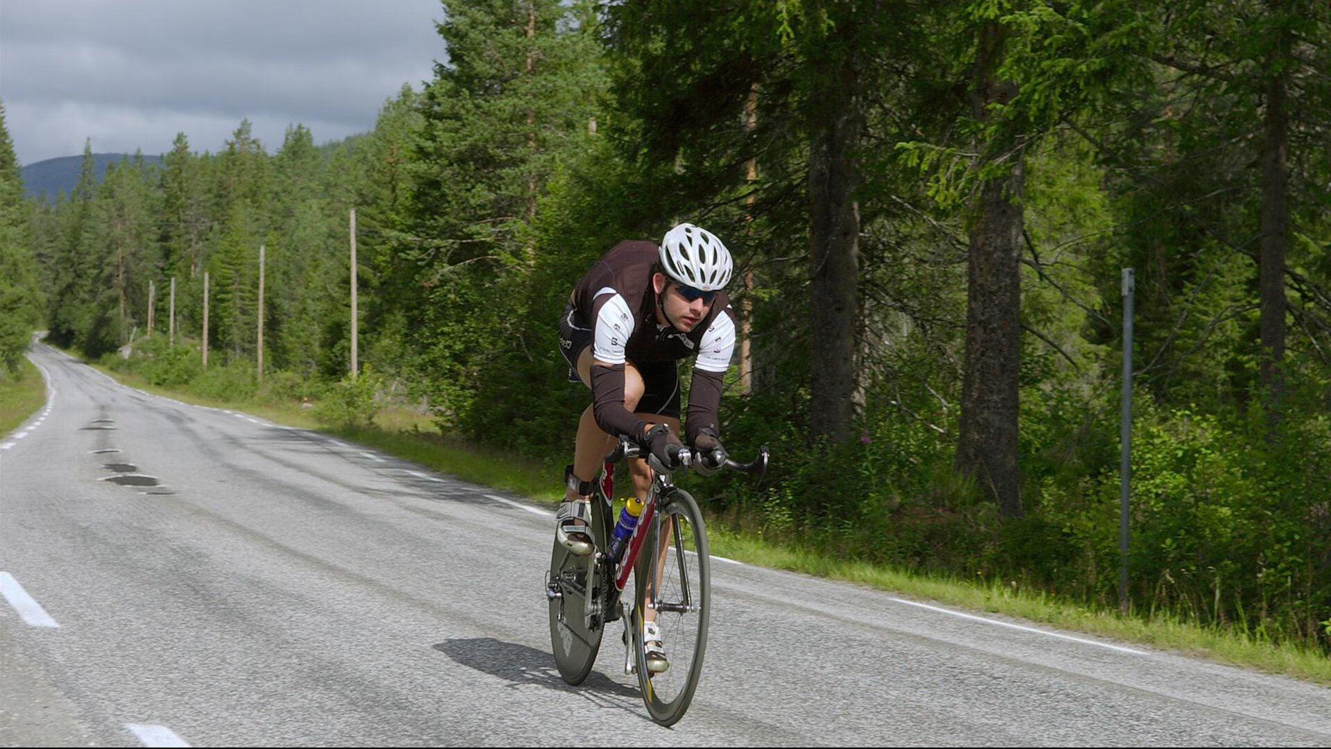 《电竞领域新兴产业：从硬件到赛事策划全线布局》，电竞行业解读